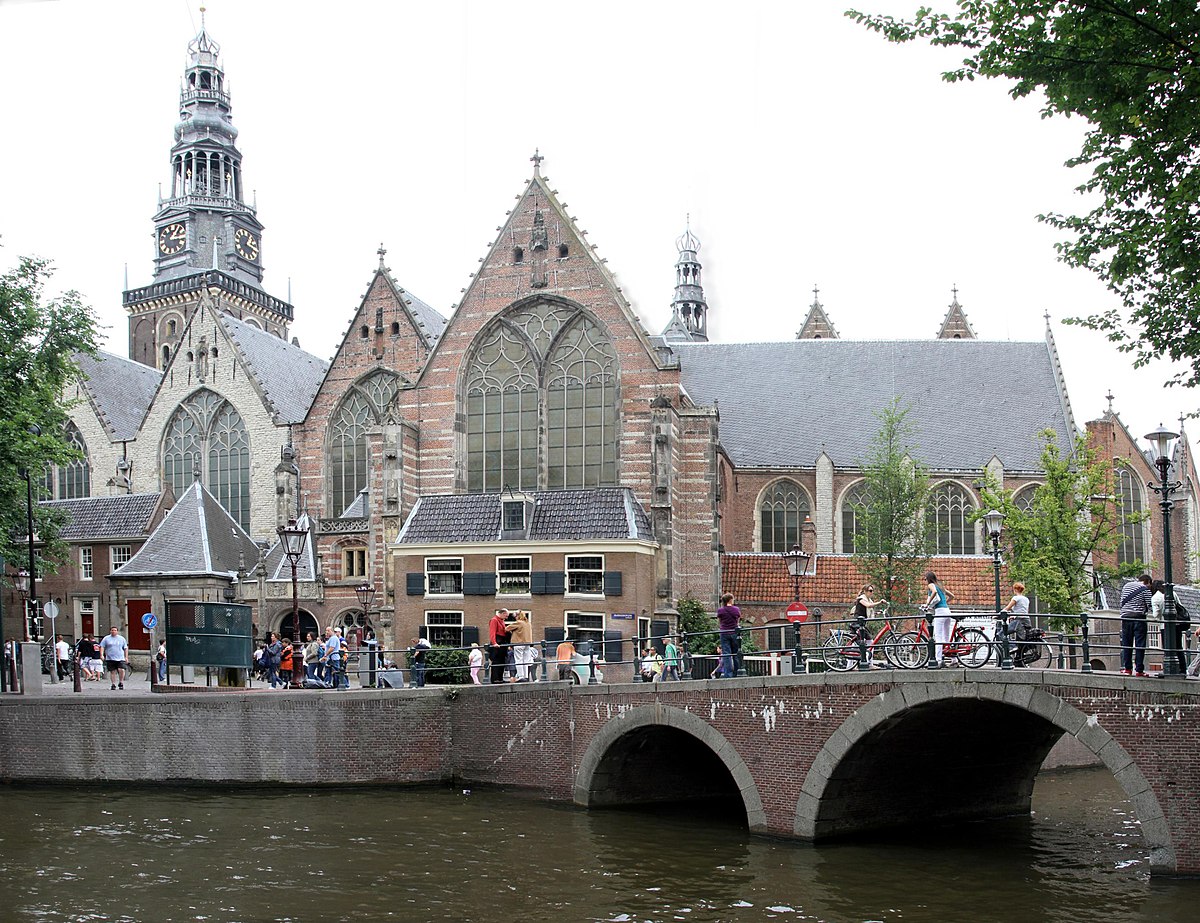 کلیسای Oude Kerk واقع در آمستردام هلند